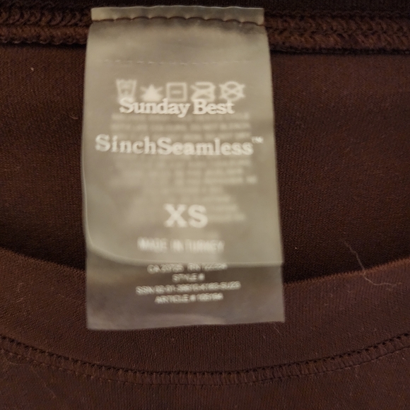 NWT Aritzia Sunday Best smooth seamless willow t-shirtSeamless shortsleeve - Picture 2 of 3